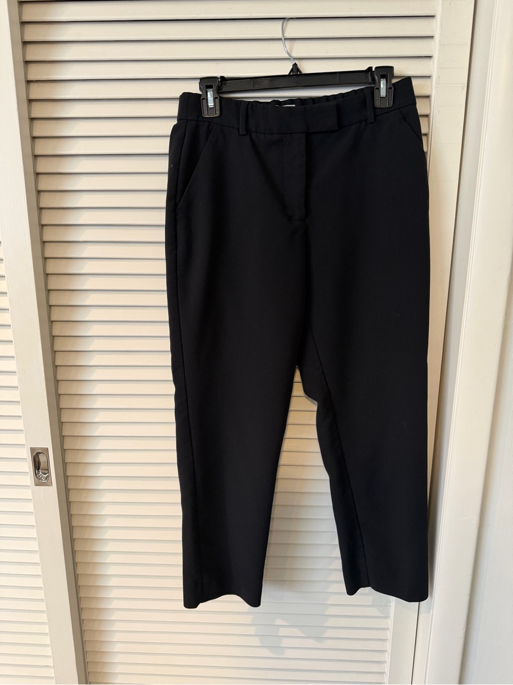 Abercrombie & Fitch Women’s Mid Rise Tailor Ankle Pant in Black. Size 28.
